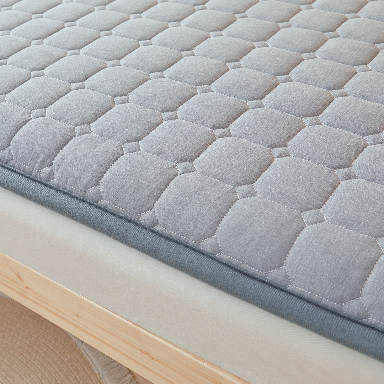 91家纺网 家纺一手货源 找家纺 丽诺床垫 2025新款全棉色织棉花学生床垫 棉花床垫-灰色