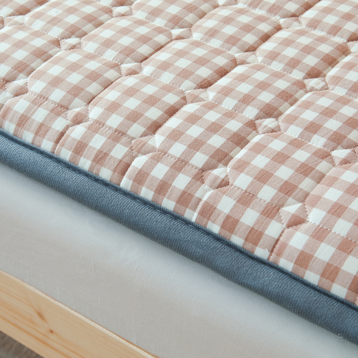 91家纺网 家纺一手货源 找家纺 丽诺床垫 2025新款全棉色织棉花学生床垫 棉花床垫-咖小格