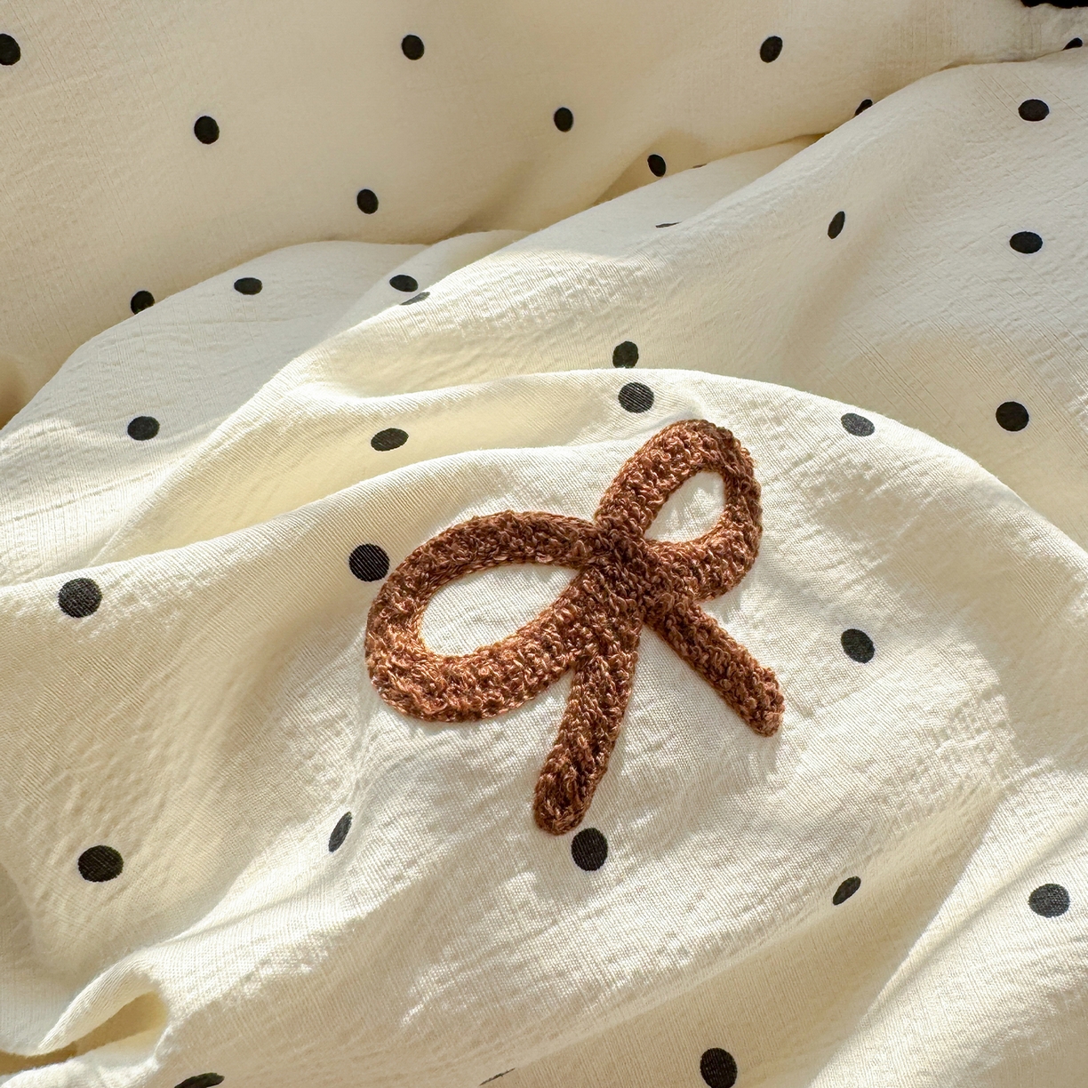 91家纺网 家纺一手货源 找家纺 （总）罗亿家纺 2025新款云感双层纱卡通毛巾绣四件套（拉布布系列场景二）