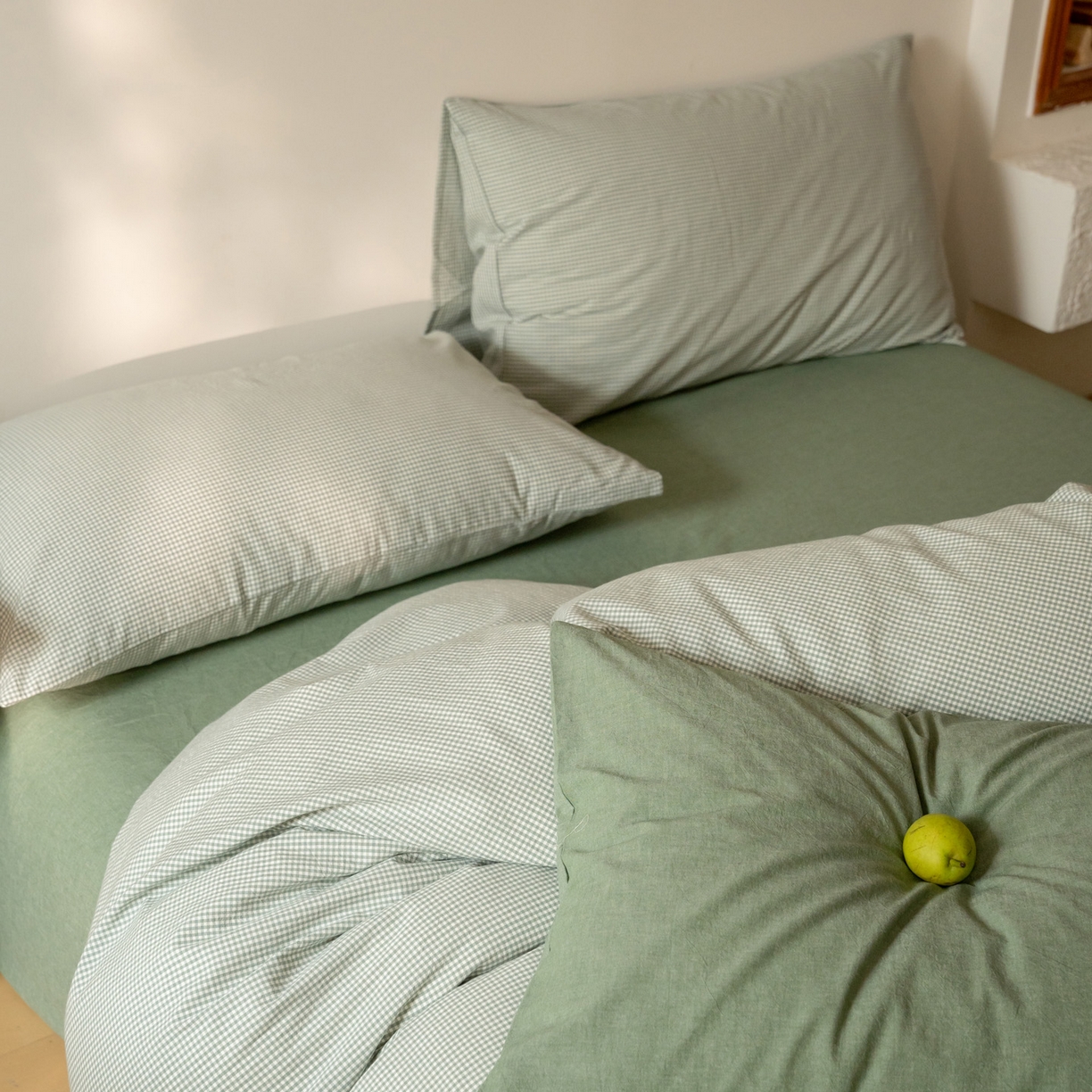 91家纺网 家纺一手货源 找家纺 玖弘家居 2025新款全棉水洗棉细格四件套 豆绿细格