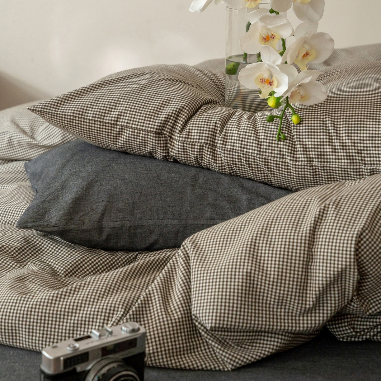 91家纺网 家纺一手货源 找家纺 玖弘家居 2025新款全棉水洗棉细格四件套 黑咖细格