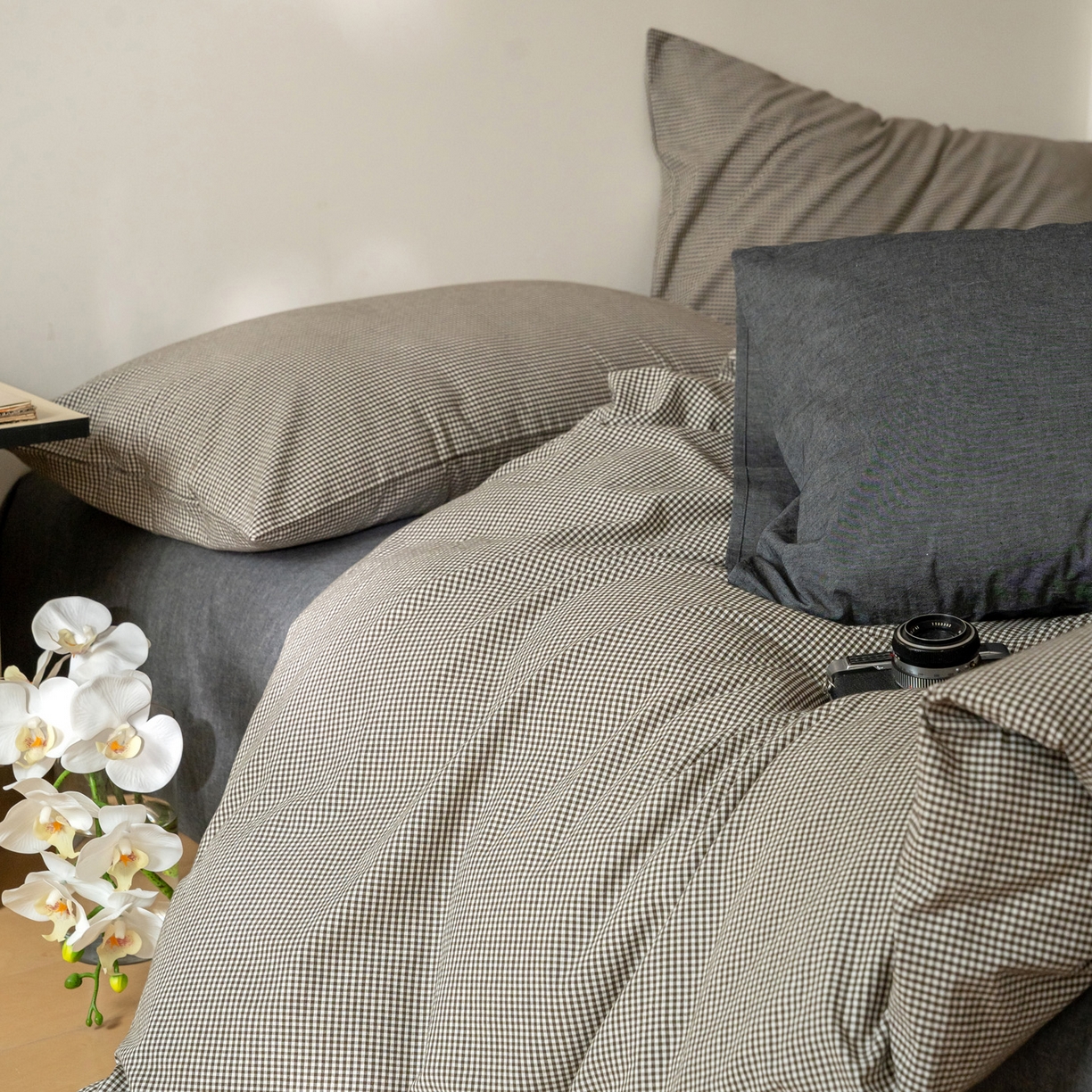 91家纺网 家纺一手货源 找家纺 玖弘家居 2025新款全棉水洗棉细格四件套 黑咖细格