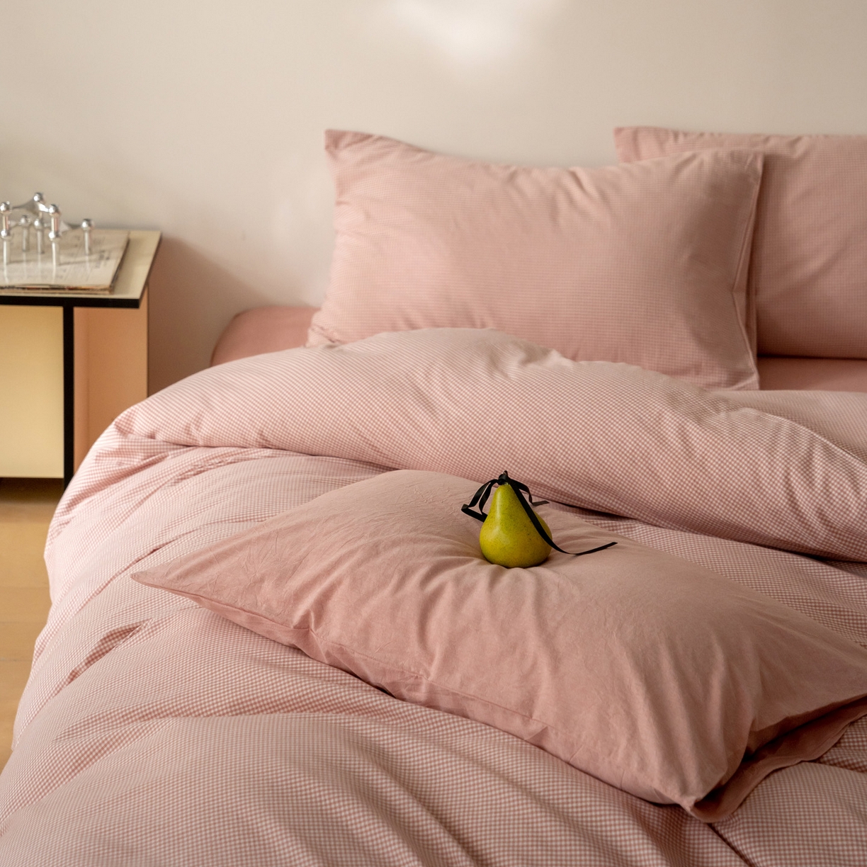 91家纺网 家纺一手货源 找家纺 玖弘家居 2025新款全棉水洗棉细格四件套 皮粉细格