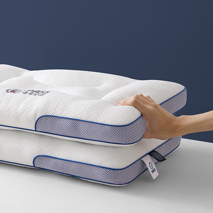 91家纺网 家纺一手货源 找家纺 （总）圣之寐 2025新款英伦LOGO逢考必过针织空气层学生护颈枕枕头枕芯