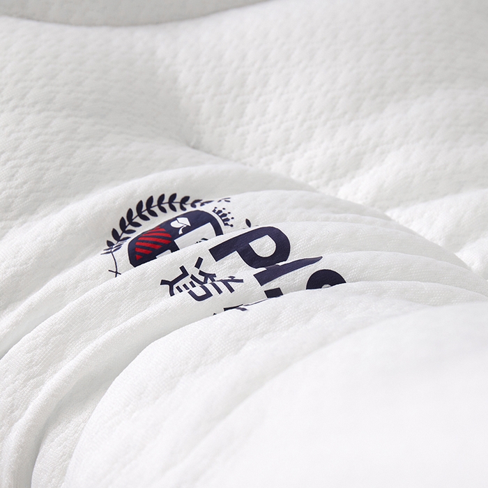 91家纺网 家纺一手货源 找家纺 （总）圣之寐 2025新款英伦LOGO逢考必过针织空气层学生护颈枕枕头枕芯