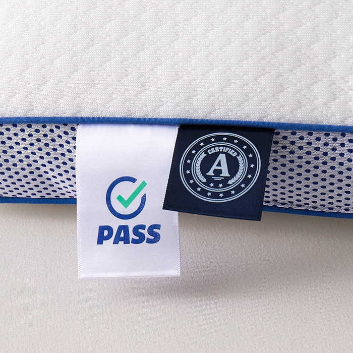 91家纺网 家纺一手货源 找家纺 （总）圣之寐 2025新款英伦LOGO逢考必过针织空气层学生护颈枕枕头枕芯