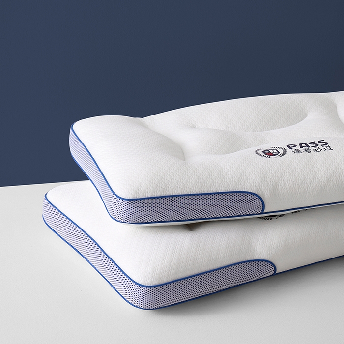 91家纺网 家纺一手货源 找家纺 （总）圣之寐 2025新款英伦LOGO逢考必过针织空气层学生护颈枕枕头枕芯