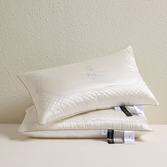 91家纺网 家纺一手货源 找家纺 圣之寐 2025新款蚕丝刺绣养 颜枕枕头枕芯 单边中枕