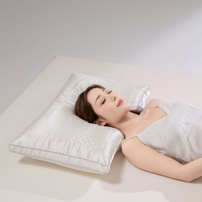 91家纺网 家纺一手货源 找家纺 圣之寐 2025新款蚕丝刺绣养 颜枕枕头枕芯 立体高枕