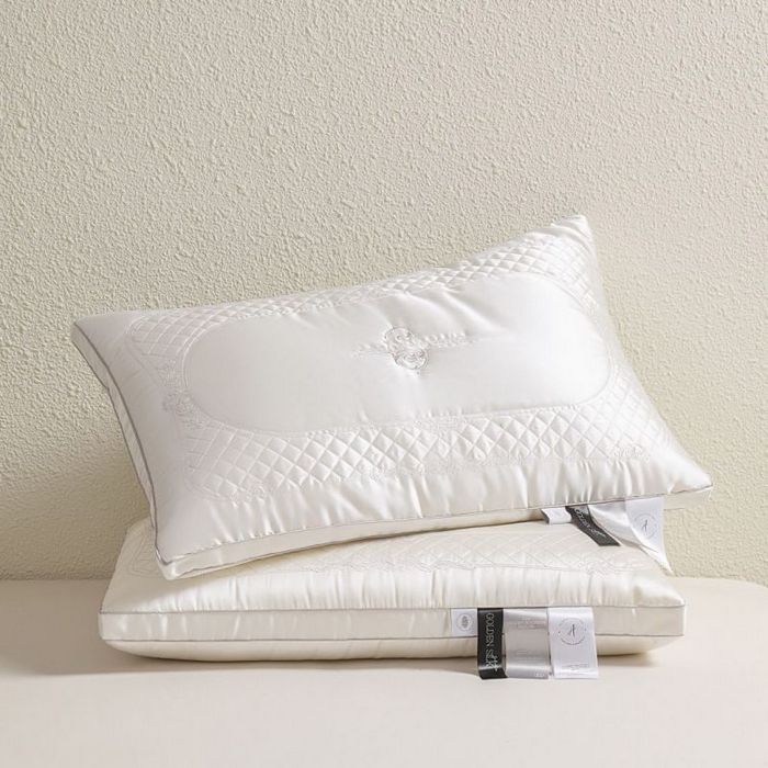 91家纺网 家纺一手货源 找家纺 圣之寐 2025新款蚕丝刺绣养 颜枕枕头枕芯 立体高枕