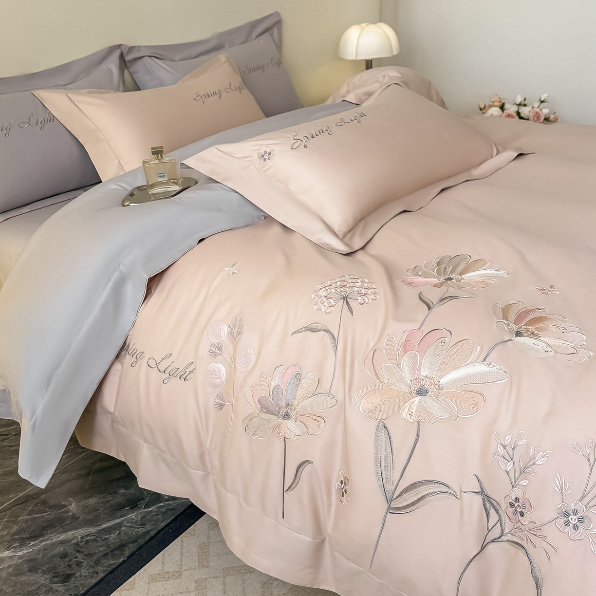 91家纺网 家纺一手货源 找家纺 博之洋婚庆 2025新款纯棉全棉长绒棉刺绣绣花高端礼盒四件套-花之语系列 粉灰