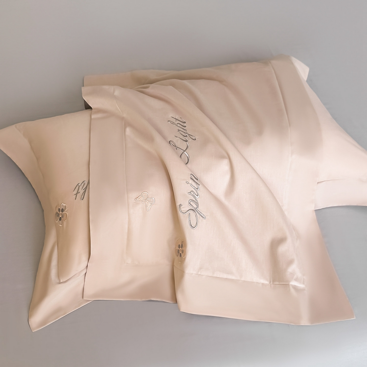 91家纺网 家纺一手货源 找家纺 博之洋婚庆 2025新款纯棉全棉长绒棉刺绣绣花高端礼盒四件套-花之语系列 粉灰