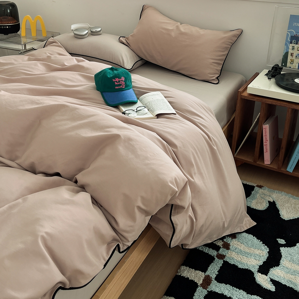 91家纺网 家纺一手货源 找家纺 三朵家纺 2025新款50支加厚全棉纯棉磨毛混搭四件套-美拉德系列 灰雅粉