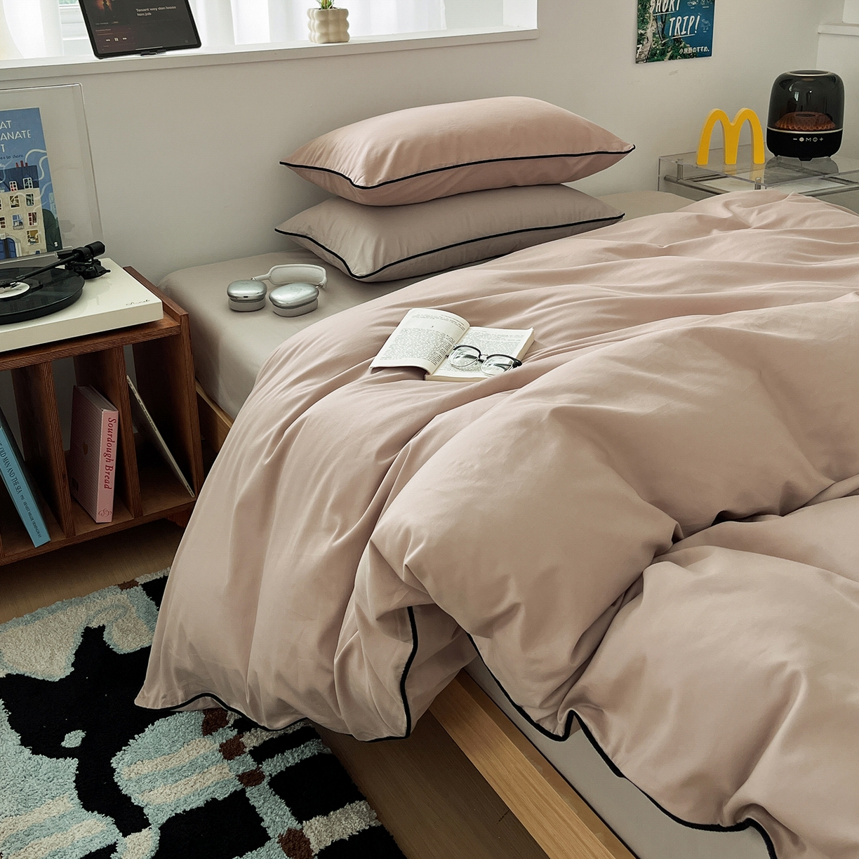 91家纺网 家纺一手货源 找家纺 三朵家纺 2025新款50支加厚全棉纯棉磨毛混搭四件套-美拉德系列 灰雅粉