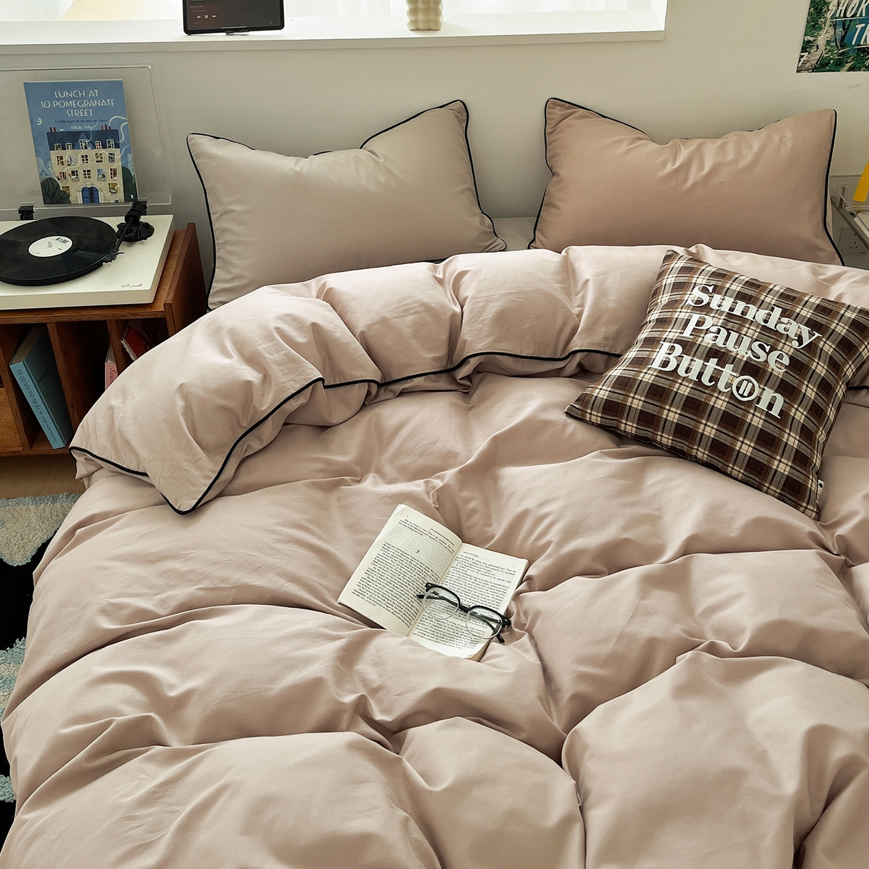 91家纺网 家纺一手货源 找家纺 三朵家纺 2025新款50支加厚全棉纯棉磨毛混搭四件套-美拉德系列 灰雅粉