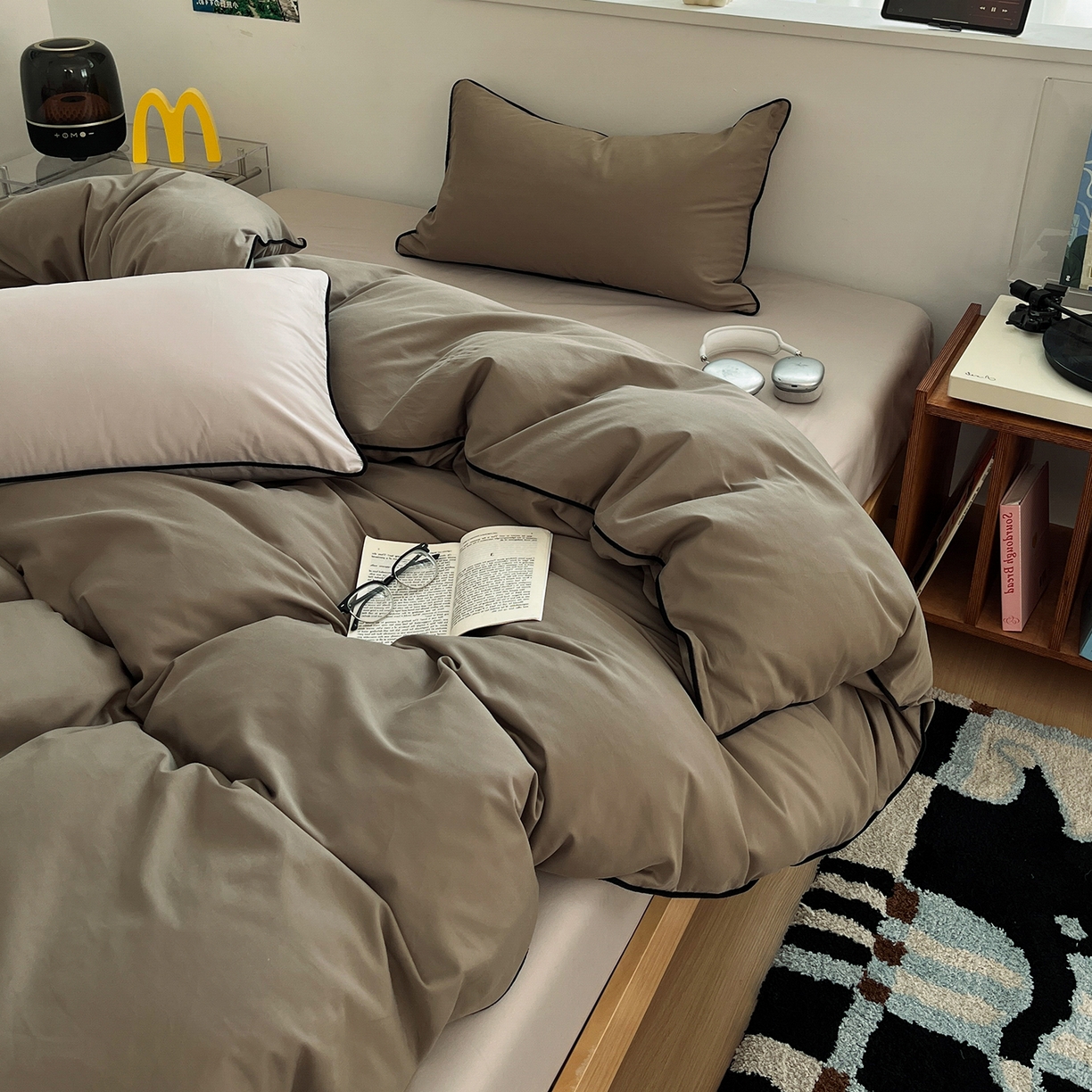 91家纺网 家纺一手货源 找家纺 三朵家纺 2025新款50支加厚全棉纯棉磨毛混搭四件套-美拉德系列 咖灰