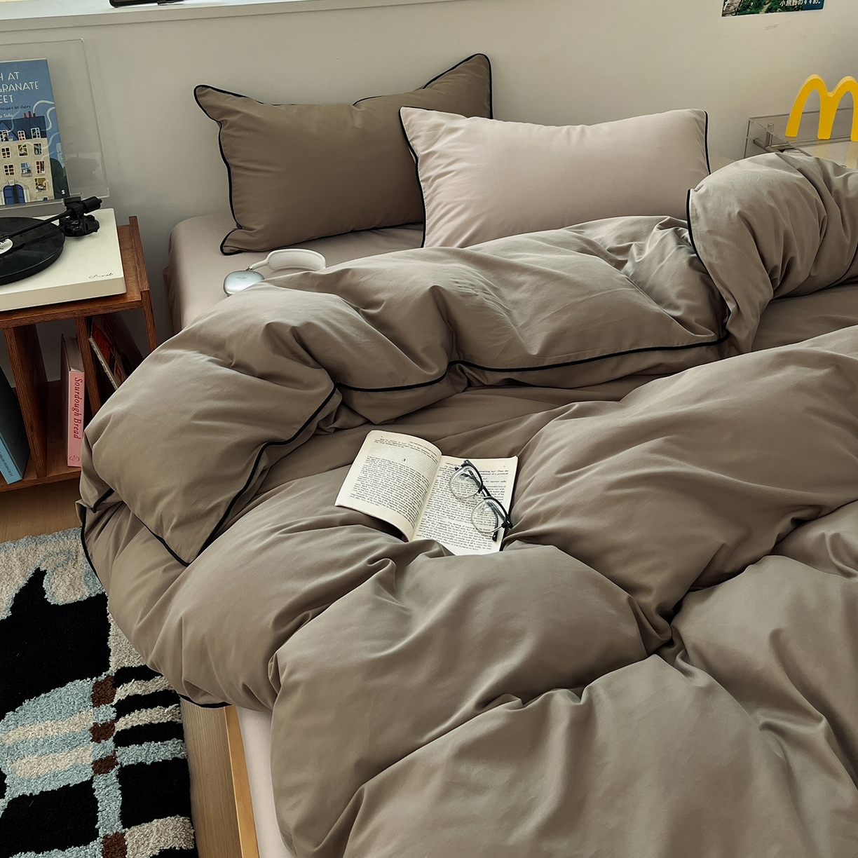 91家纺网 家纺一手货源 找家纺 三朵家纺 2025新款50支加厚全棉纯棉磨毛混搭四件套-美拉德系列 咖灰