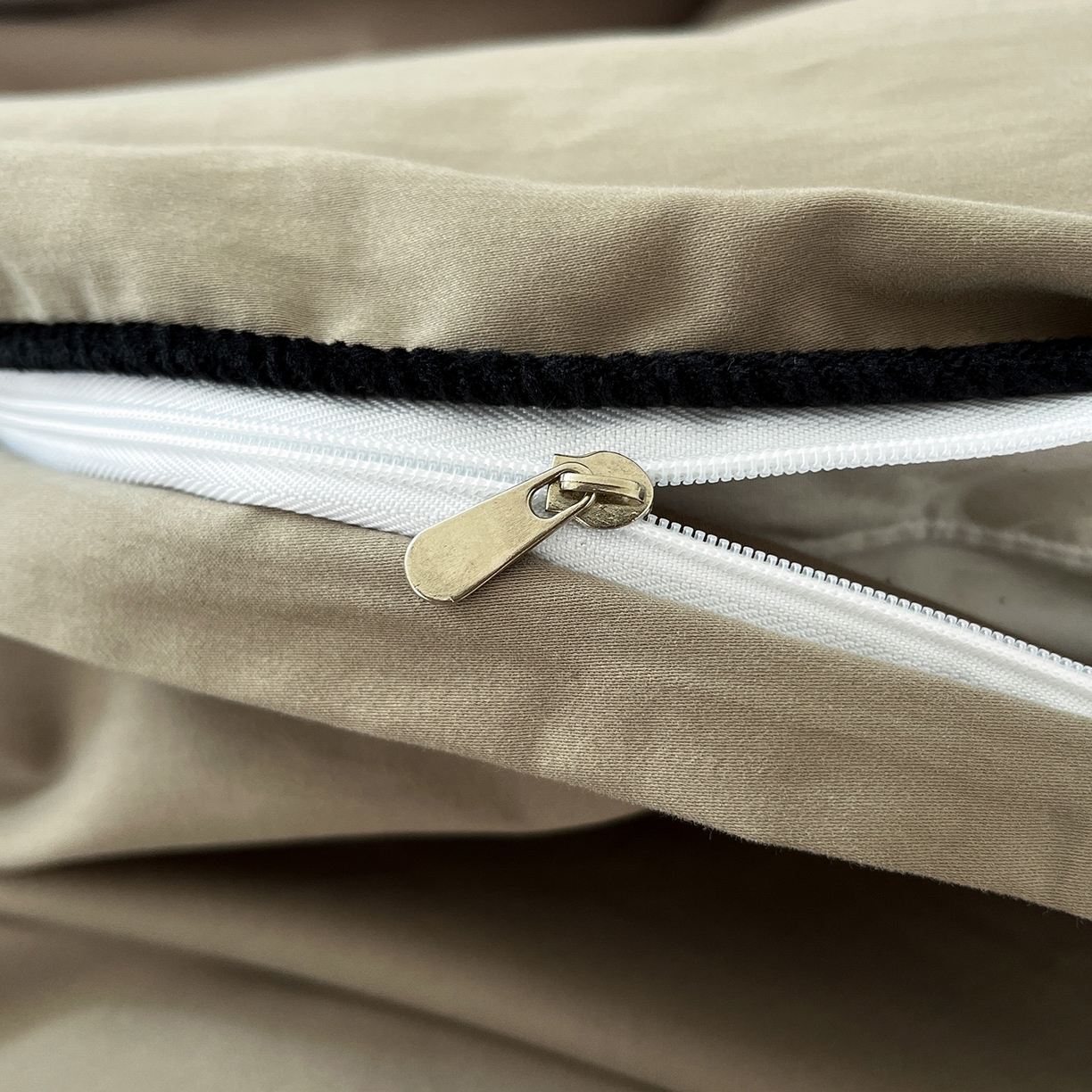 91家纺网 家纺一手货源 找家纺 三朵家纺 2025新款50支加厚全棉纯棉磨毛混搭四件套-美拉德系列 咖灰