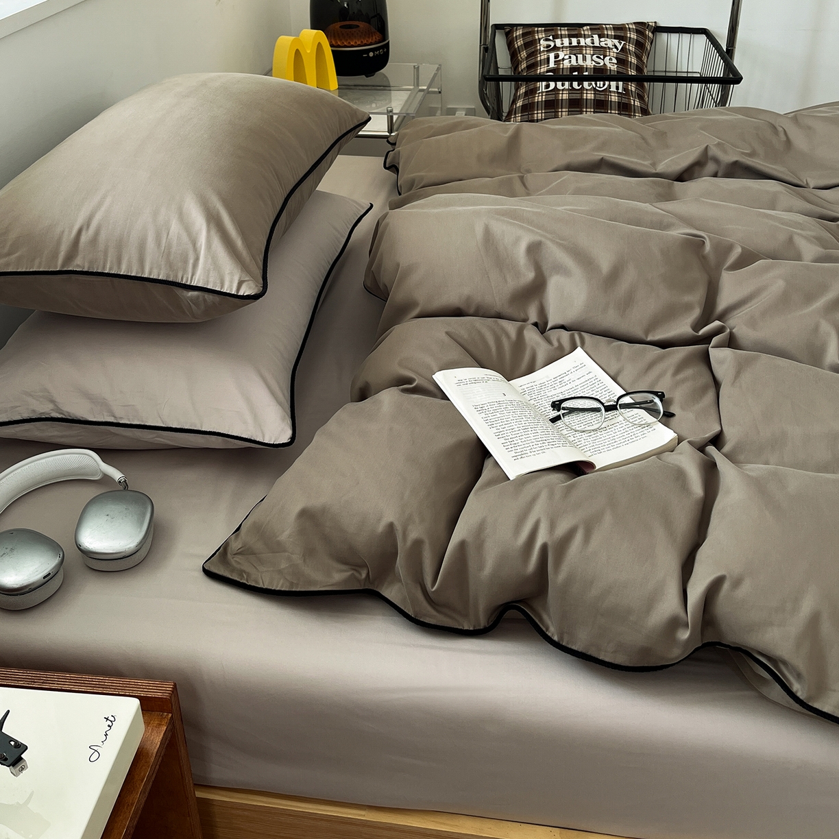 91家纺网 家纺一手货源 找家纺 三朵家纺 2025新款50支加厚全棉纯棉磨毛混搭四件套-美拉德系列 咖灰