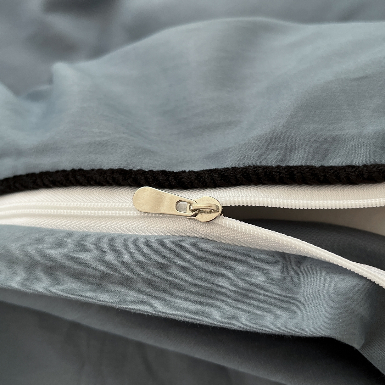 91家纺网 家纺一手货源 找家纺 三朵家纺 2025新款50支加厚全棉纯棉磨毛混搭四件套-美拉德系列 秋波蓝