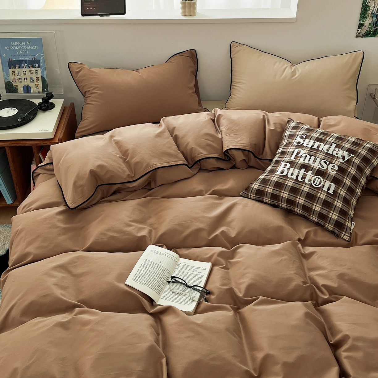 91家纺网 家纺一手货源 找家纺 三朵家纺 2025新款50支加厚全棉纯棉磨毛混搭四件套-美拉德系列 曲奇棕