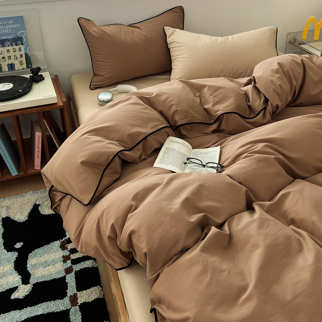 91家纺网 家纺一手货源 找家纺 三朵家纺 2025新款50支加厚全棉纯棉磨毛混搭四件套-美拉德系列 曲奇棕