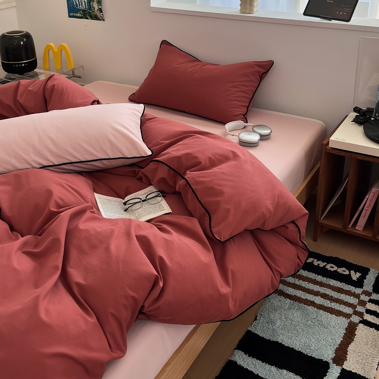 91家纺网 家纺一手货源 找家纺 三朵家纺 2025新款50支加厚全棉纯棉磨毛混搭四件套-美拉德系列 维尼红