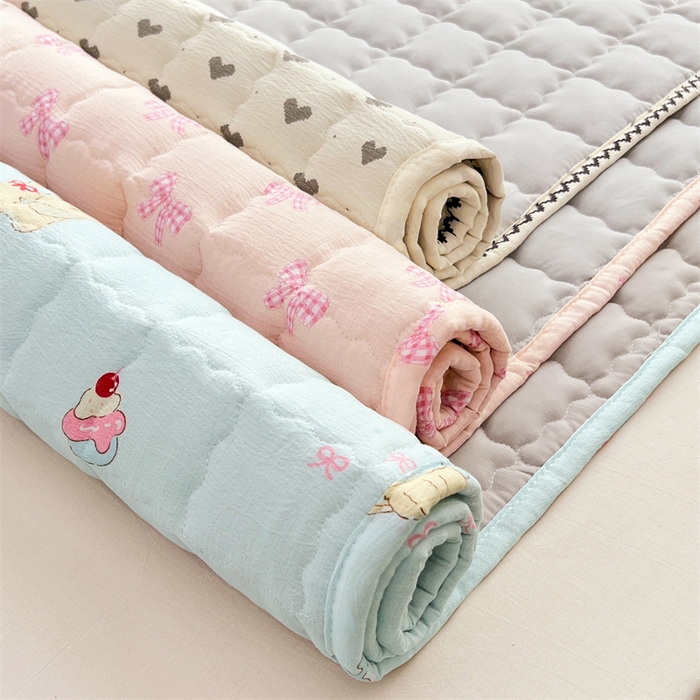 91家纺网 家纺一手货源 找家纺 梦舒羽 2025新款云感双层纱夹棉床褥床护垫床垫保护垫学生宿舍专用三件套 甜心小狗