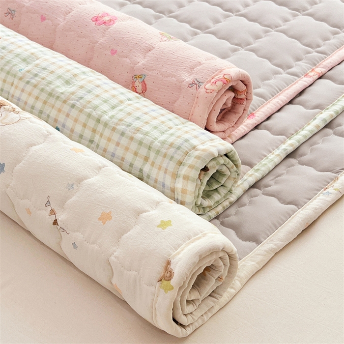 91家纺网 家纺一手货源 找家纺 梦舒羽 2025新款云感双层纱夹棉床褥床护垫床垫保护垫学生宿舍专用三件套 假日小熊