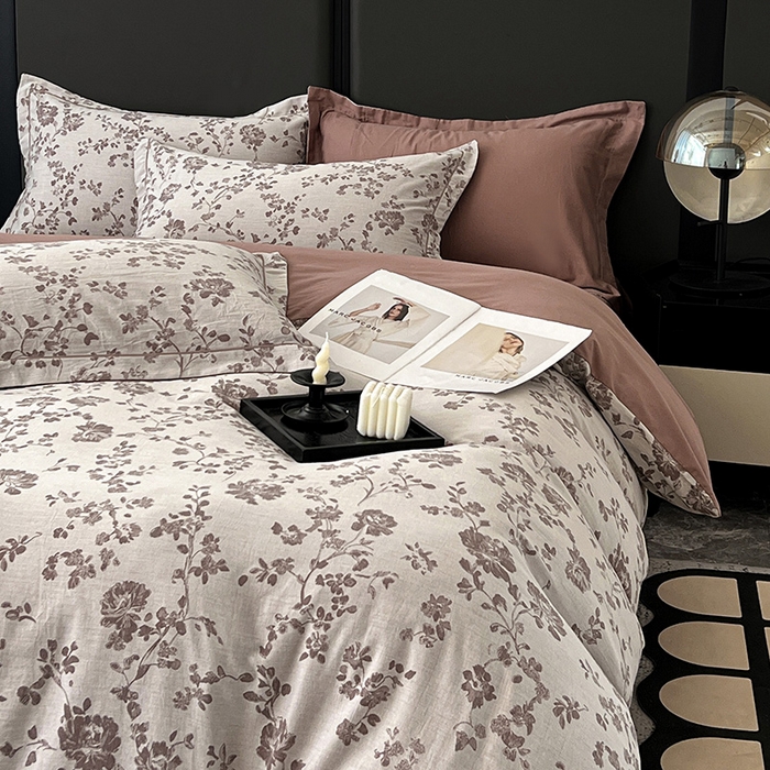 91家纺网 家纺一手货源 找家纺 锦彩家居 2025新款A类60支全棉纯棉色织提花四件套-复古风系列 屋顶花园-豆沙