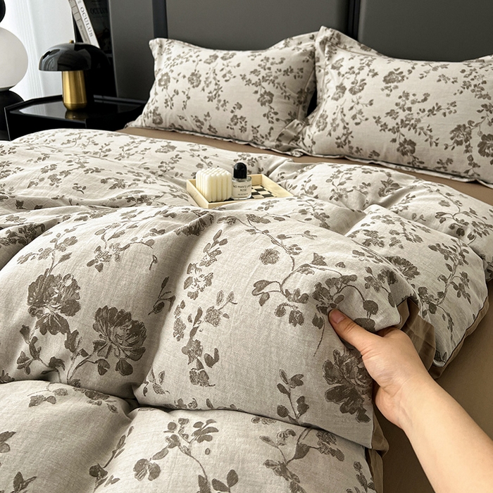 91家纺网 家纺一手货源 找家纺 锦彩家居 2025新款A类60支全棉纯棉色织提花四件套-复古风系列 屋顶花园-卡其