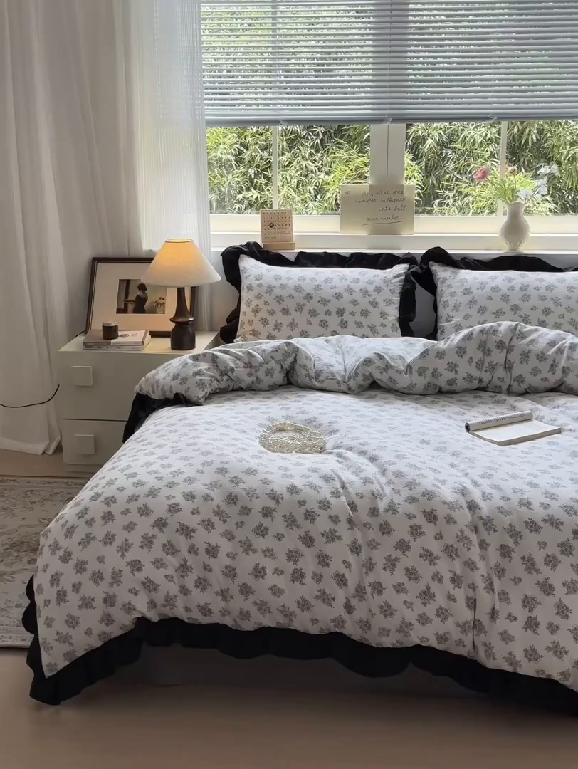 91家纺网 家纺一手货源 找家纺 （总）喜颜 2025新款云感提花皱皱棉爆款花边四件套-赫本风