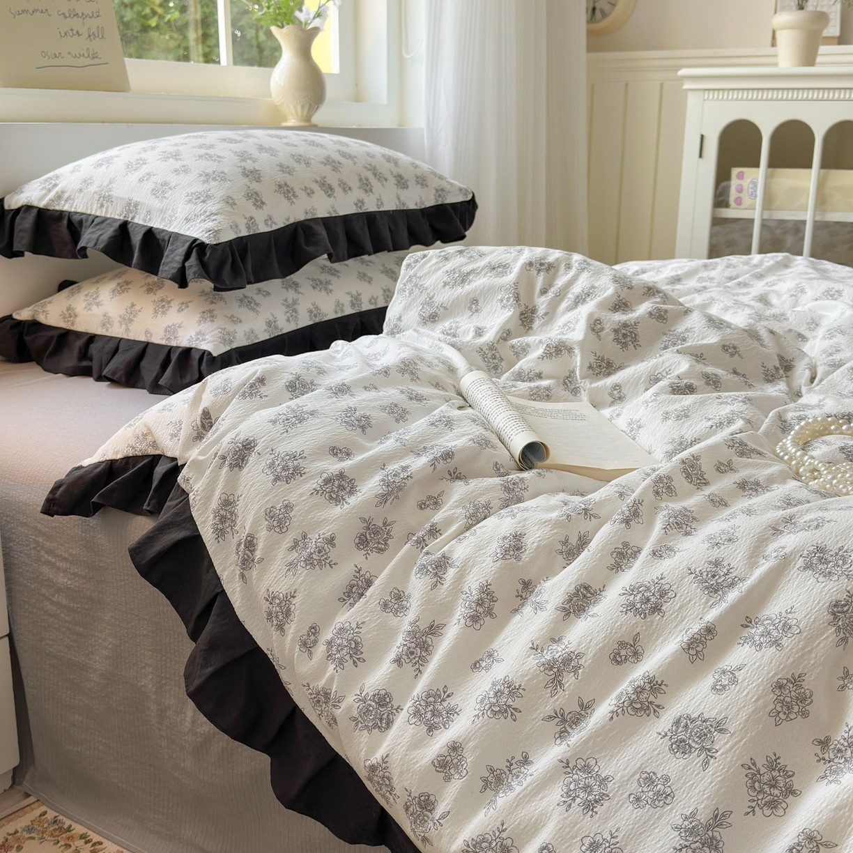 91家纺网 家纺一手货源 找家纺 （总）喜颜 2025新款云感提花皱皱棉爆款花边四件套-赫本风