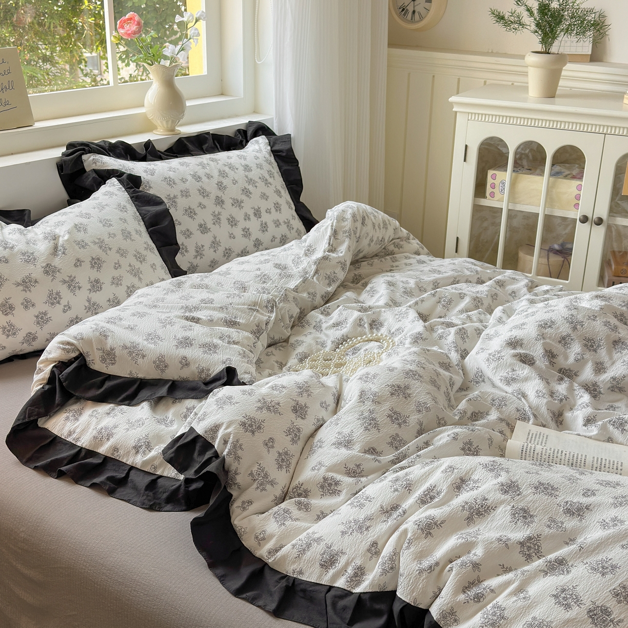 91家纺网 家纺一手货源 找家纺 喜颜 2025新款云感提花皱皱棉爆款花边四件套-赫本风 繁花