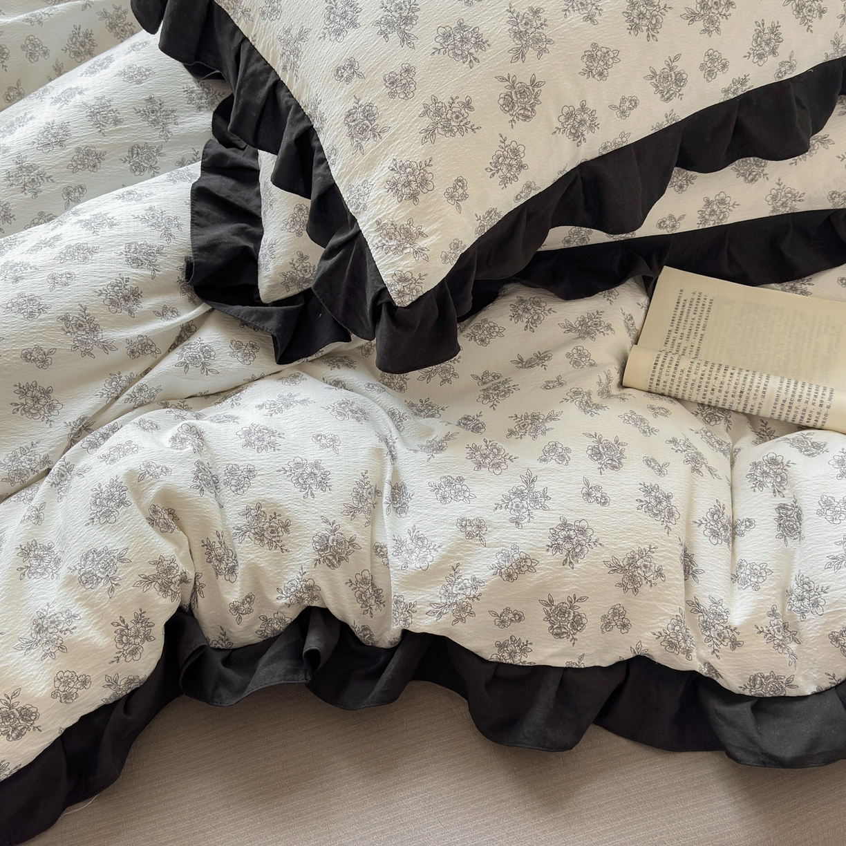 91家纺网 家纺一手货源 找家纺 喜颜 2025新款云感提花皱皱棉爆款花边四件套-赫本风 繁花