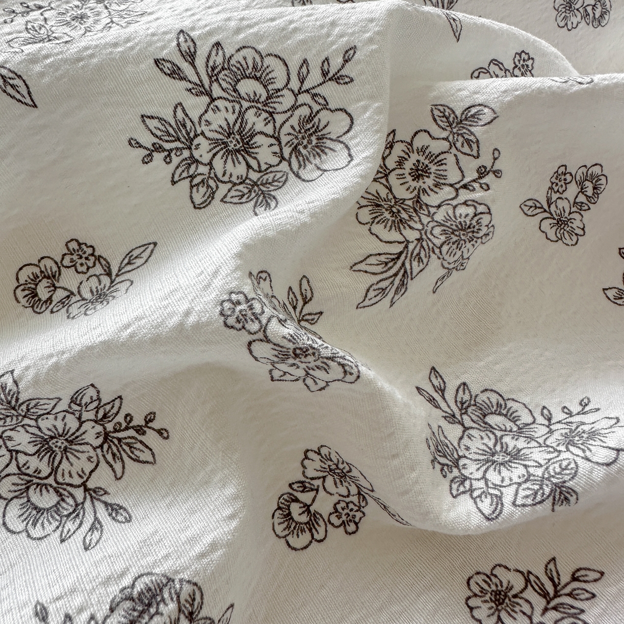 91家纺网 家纺一手货源 找家纺 喜颜 2025新款云感提花皱皱棉爆款花边四件套-赫本风 繁花