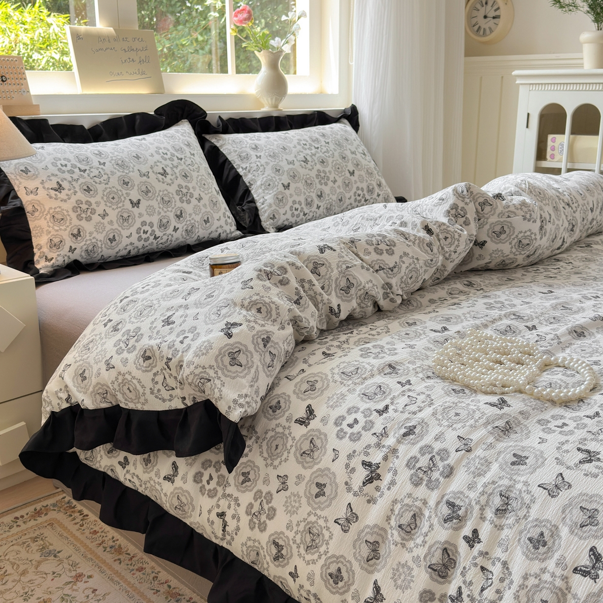 91家纺网 家纺一手货源 找家纺 喜颜 2025新款云感提花皱皱棉爆款花边四件套-赫本风 蝴蝶黑