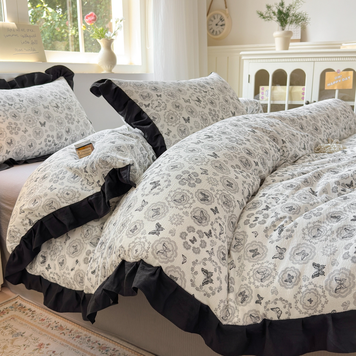 91家纺网 家纺一手货源 找家纺 喜颜 2025新款云感提花皱皱棉爆款花边四件套-赫本风 蝴蝶黑