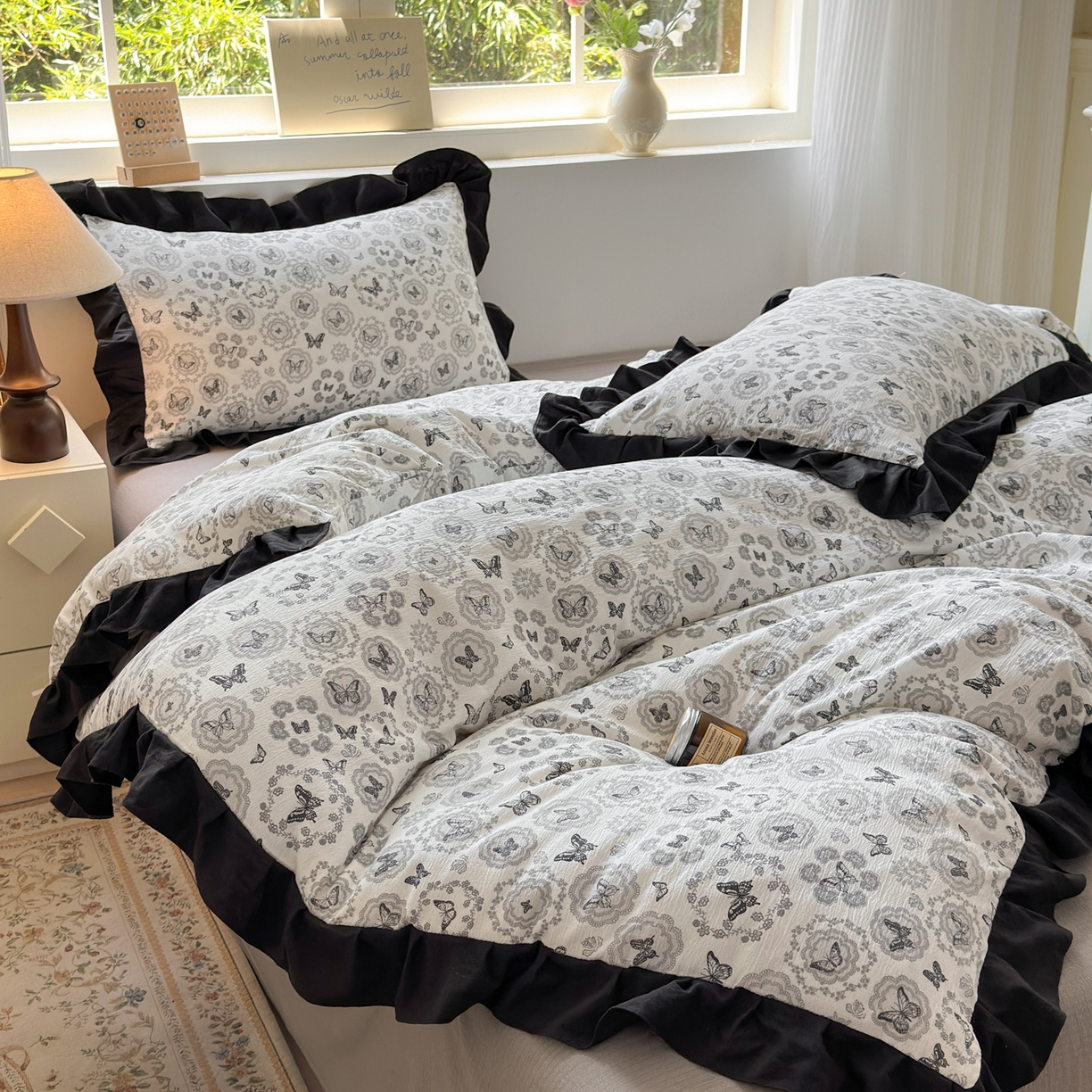 91家纺网 家纺一手货源 找家纺 喜颜 2025新款云感提花皱皱棉爆款花边四件套-赫本风 蝴蝶黑