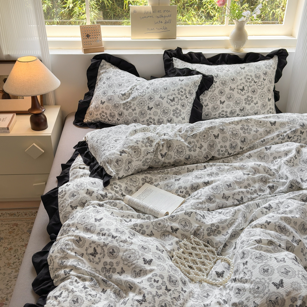 91家纺网 家纺一手货源 找家纺 喜颜 2025新款云感提花皱皱棉爆款花边四件套-赫本风 蝴蝶黑