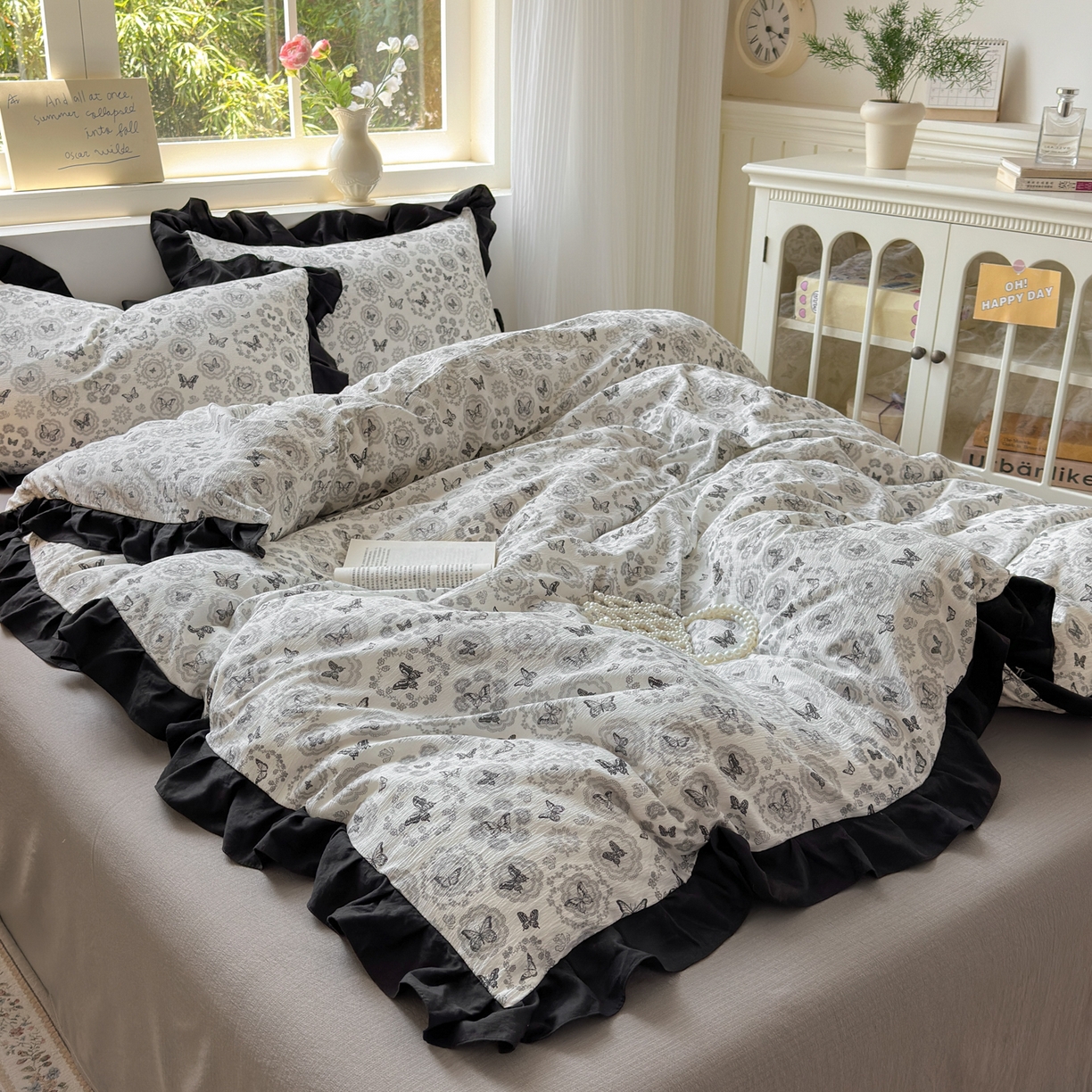 91家纺网 家纺一手货源 找家纺 喜颜 2025新款云感提花皱皱棉爆款花边四件套-赫本风 蝴蝶黑