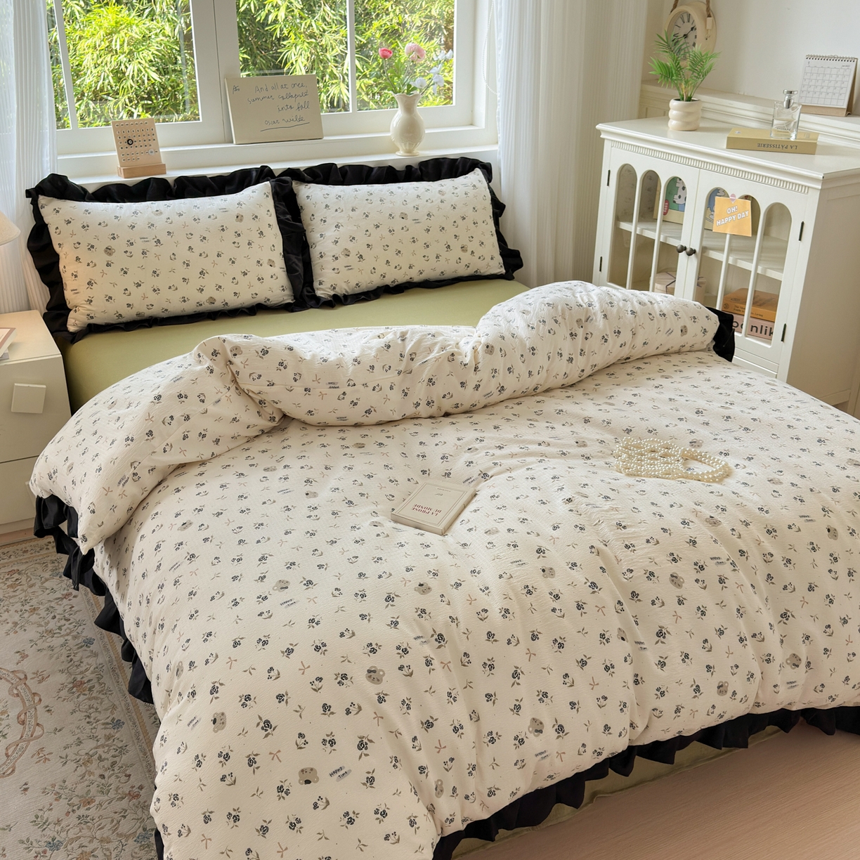 91家纺网 家纺一手货源 找家纺 喜颜 2025新款云感提花皱皱棉爆款花边四件套-赫本风 花丛小熊