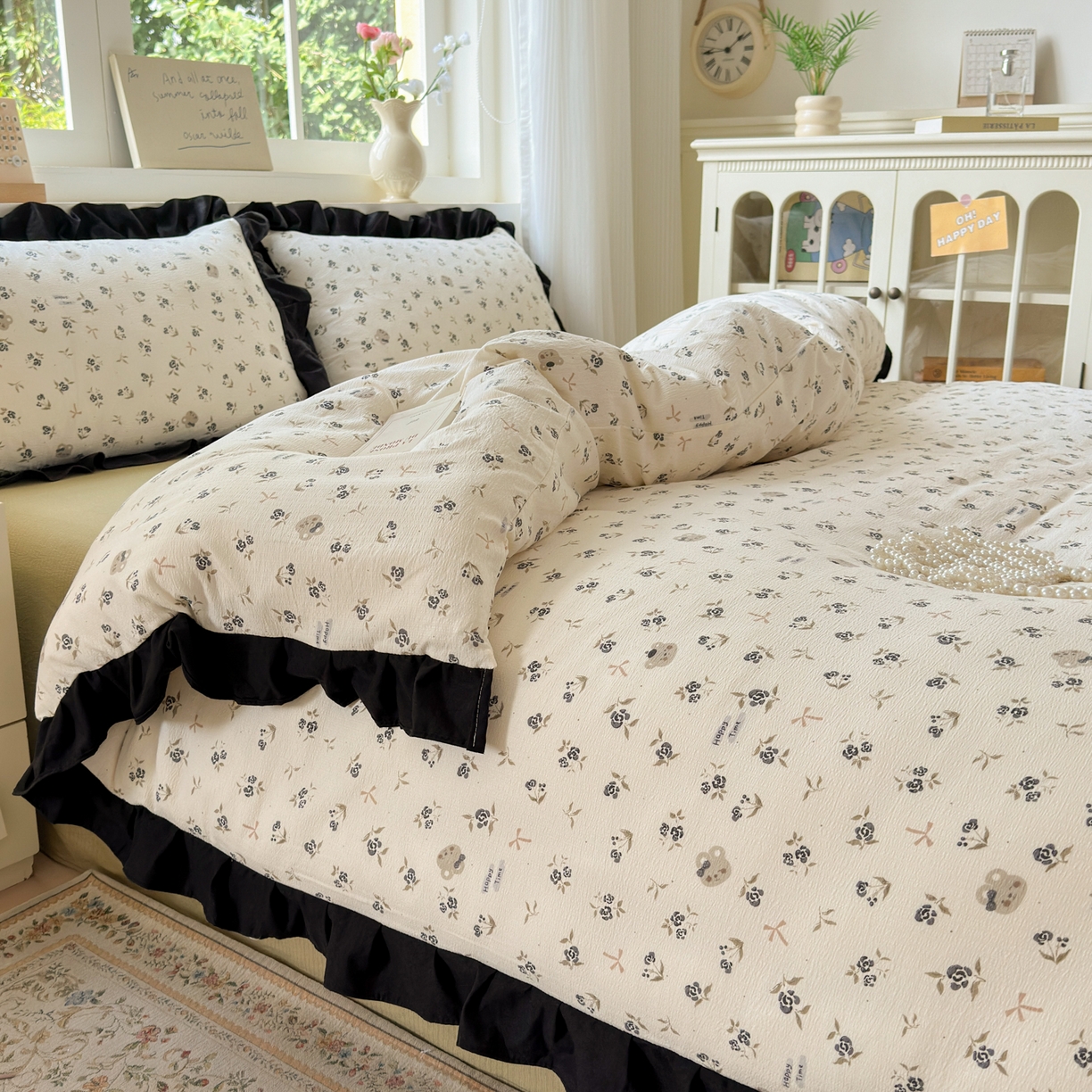 91家纺网 家纺一手货源 找家纺 喜颜 2025新款云感提花皱皱棉爆款花边四件套-赫本风 花丛小熊