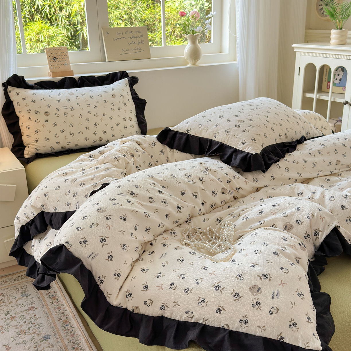 91家纺网 家纺一手货源 找家纺 喜颜 2025新款云感提花皱皱棉爆款花边四件套-赫本风 花丛小熊