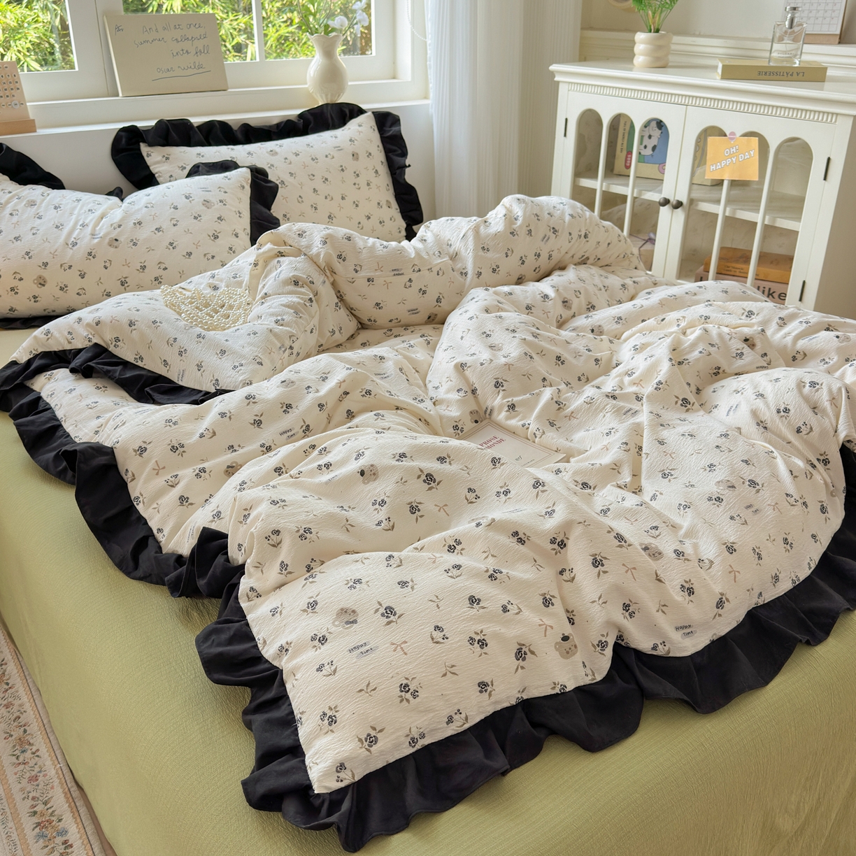 91家纺网 家纺一手货源 找家纺 喜颜 2025新款云感提花皱皱棉爆款花边四件套-赫本风 花丛小熊