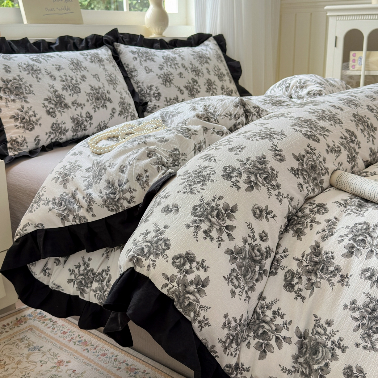 91家纺网 家纺一手货源 找家纺 喜颜 2025新款云感提花皱皱棉爆款花边四件套-赫本风 花束