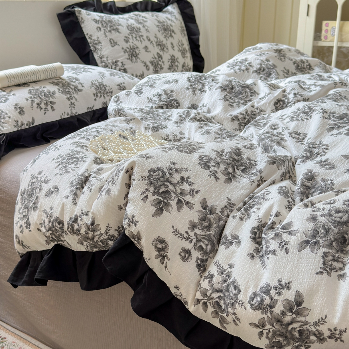 91家纺网 家纺一手货源 找家纺 喜颜 2025新款云感提花皱皱棉爆款花边四件套-赫本风 花束