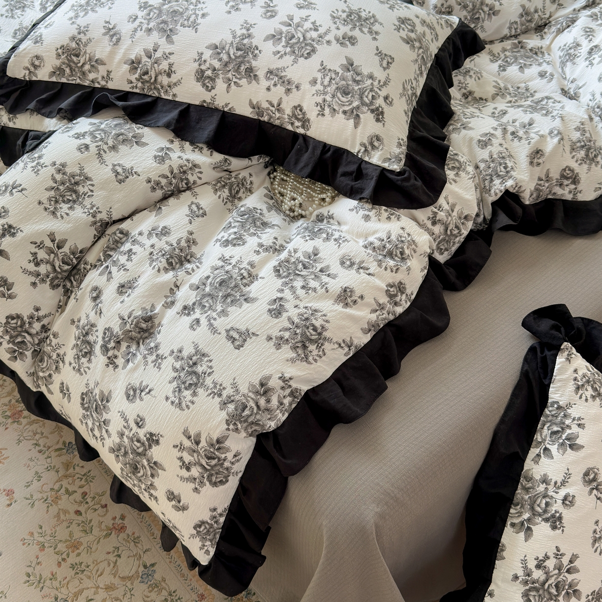 91家纺网 家纺一手货源 找家纺 喜颜 2025新款云感提花皱皱棉爆款花边四件套-赫本风 花束