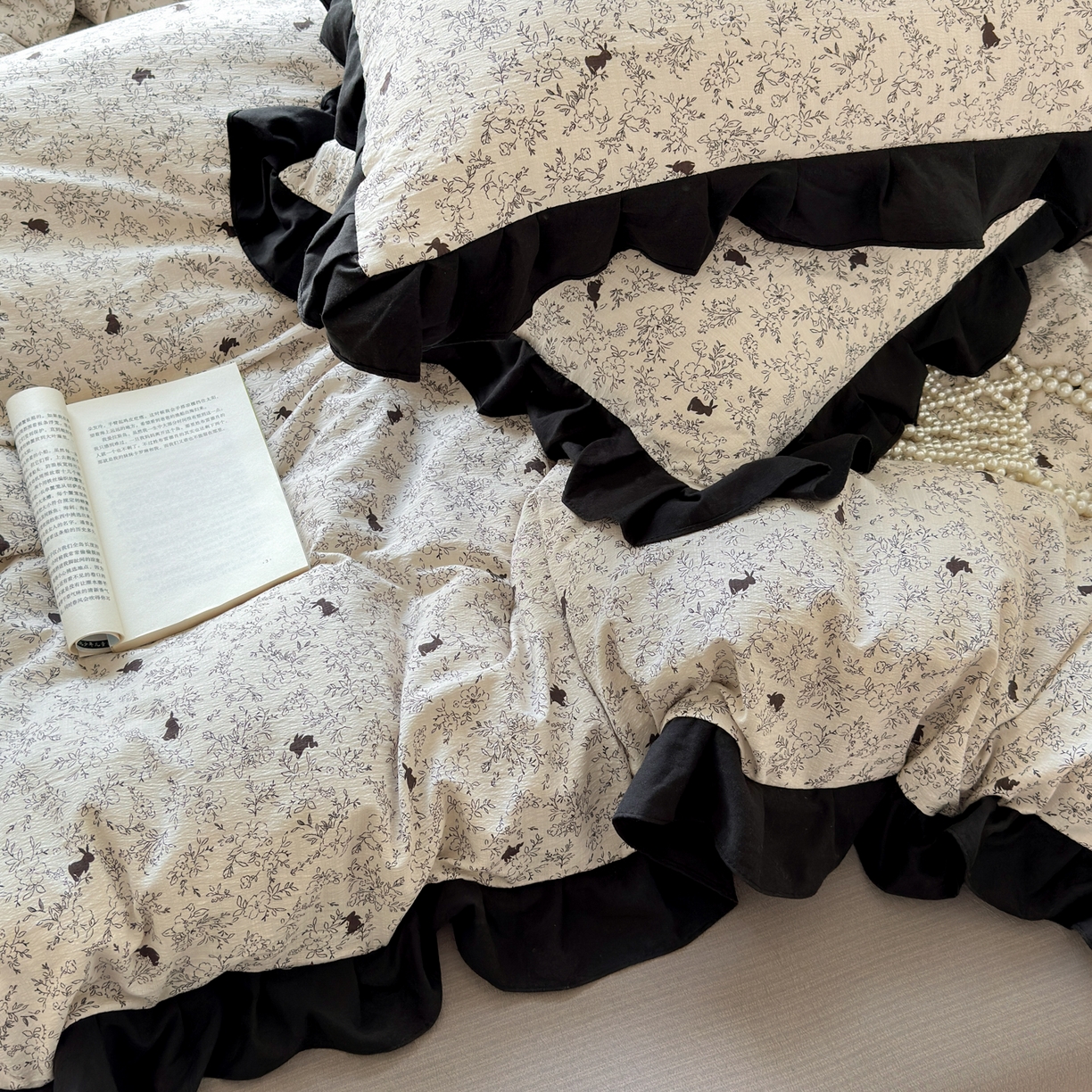 91家纺网 家纺一手货源 找家纺 喜颜 2025新款云感提花皱皱棉爆款花边四件套-赫本风 棉棉兔