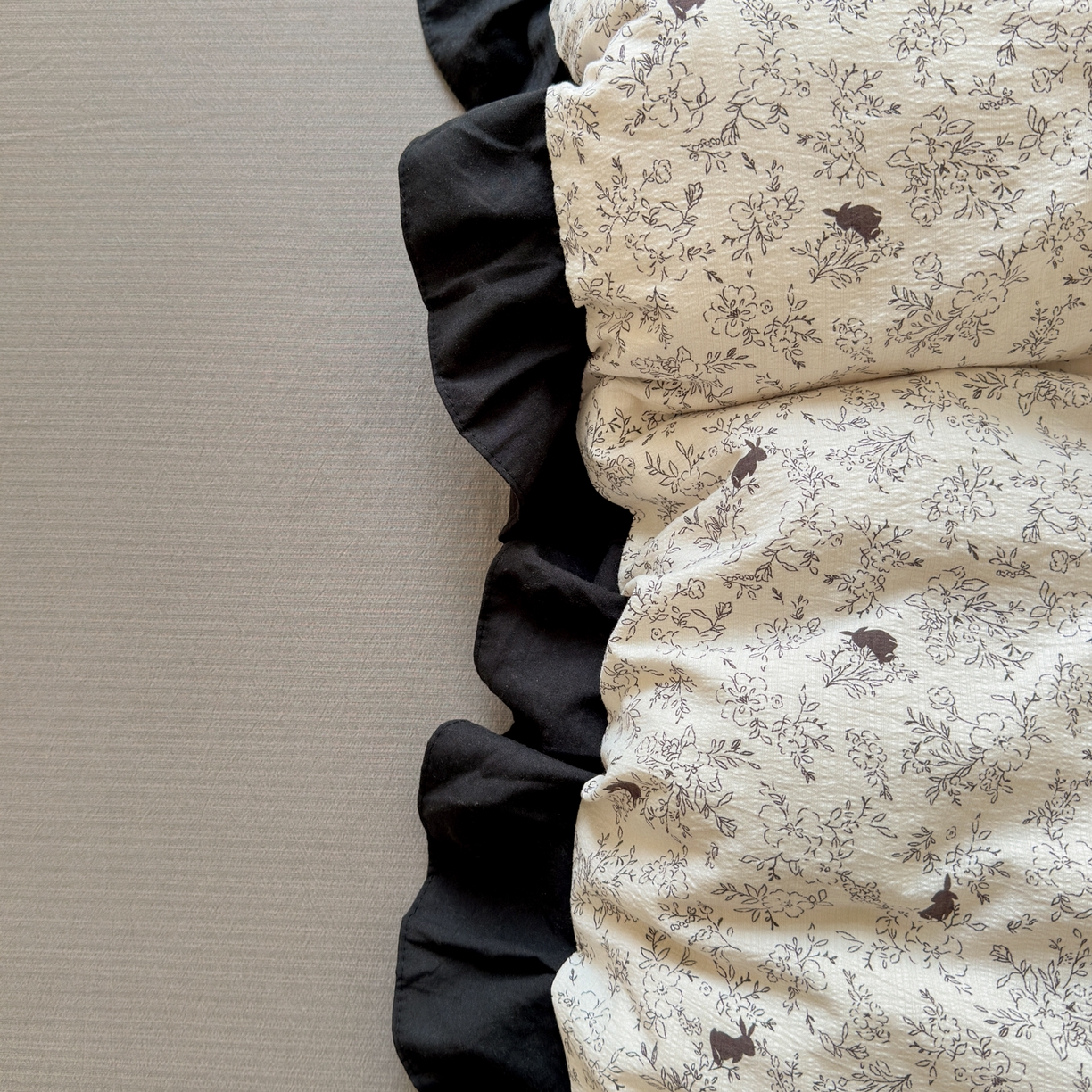 91家纺网 家纺一手货源 找家纺 喜颜 2025新款云感提花皱皱棉爆款花边四件套-赫本风 棉棉兔